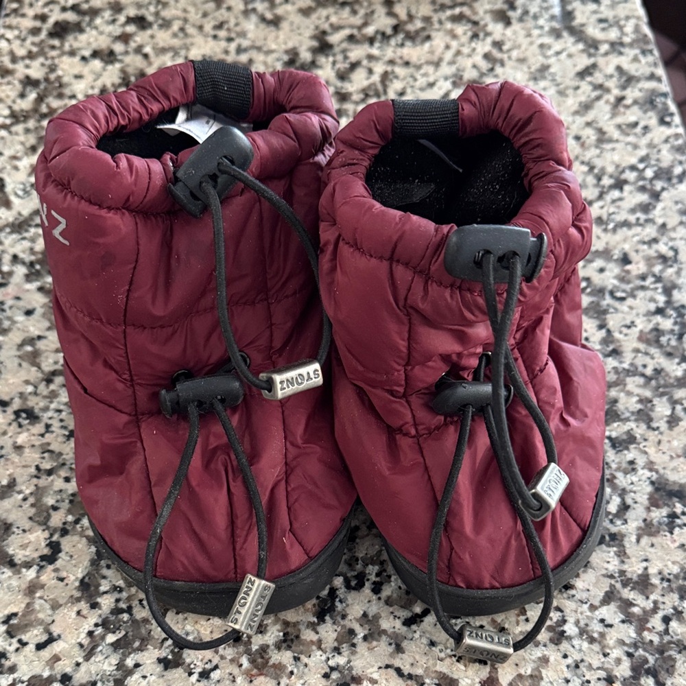Maroon Kids Booties Stonz size L